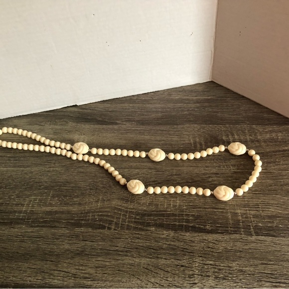 Vtg Ivory Beaded Necklace - Picture 1 of 9